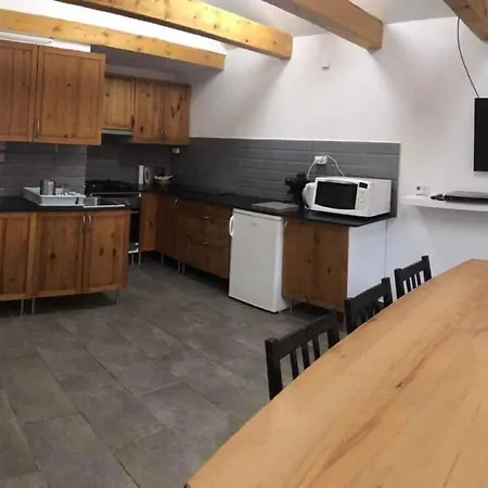 Apartment In 19072 *